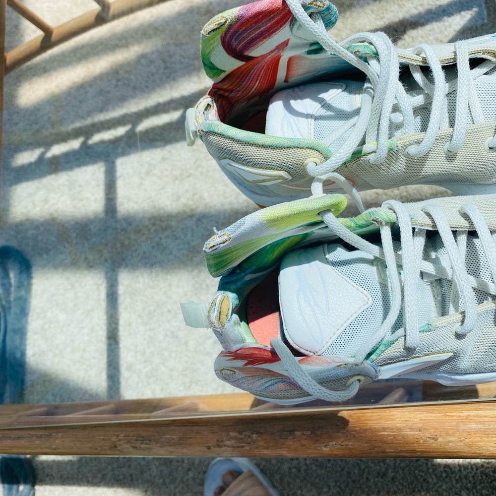 Shoes - Picture 4 of 5